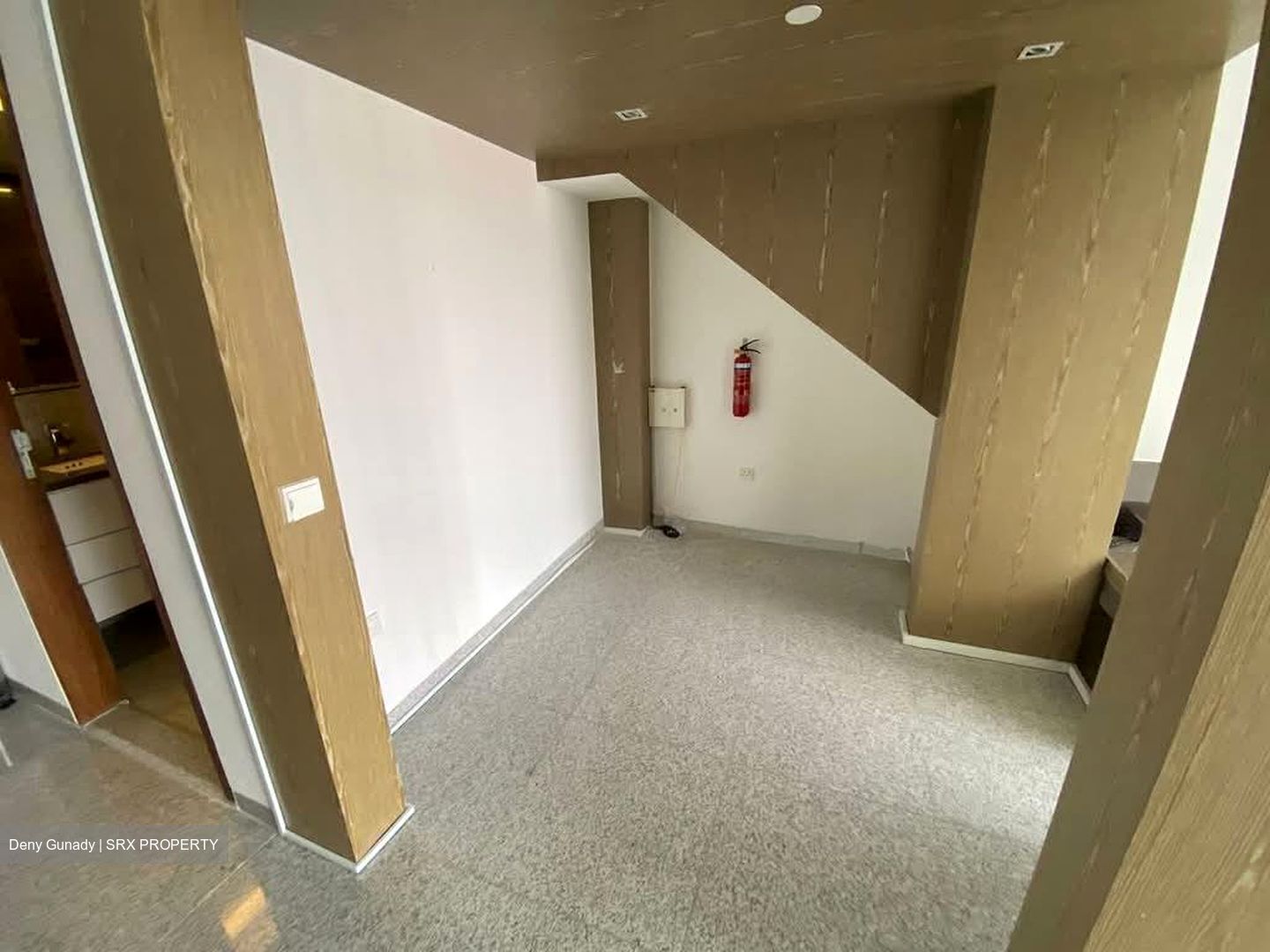 PS100 (D2), Office #585360651